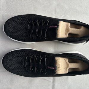 Skechers D'Lux Comfort brand new size 10